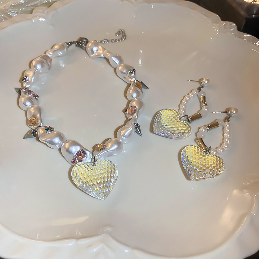 Collier baroque de perles claires colorées irrégulières