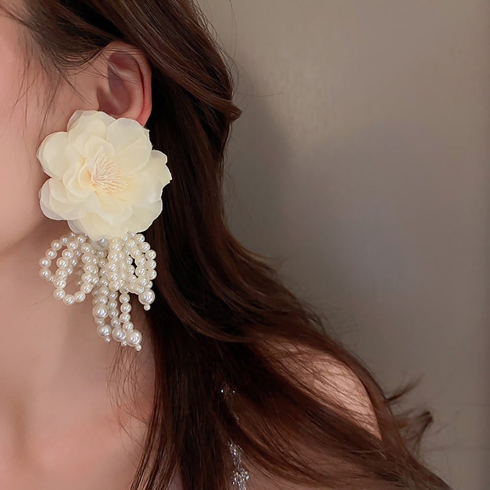 Pendientes de borla con lazo de perlas florales