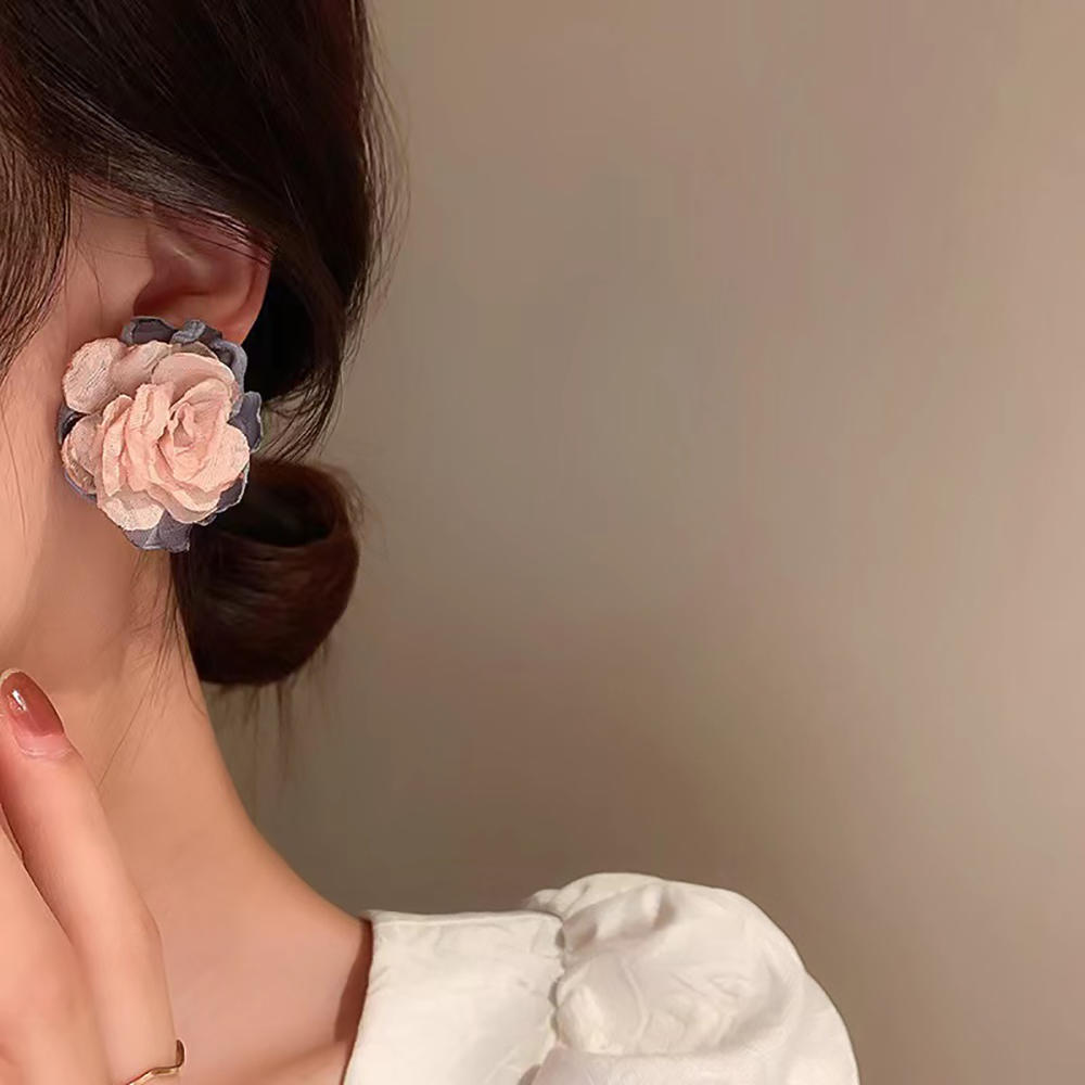 Boucles d'oreilles fleur en tissu faites à la main