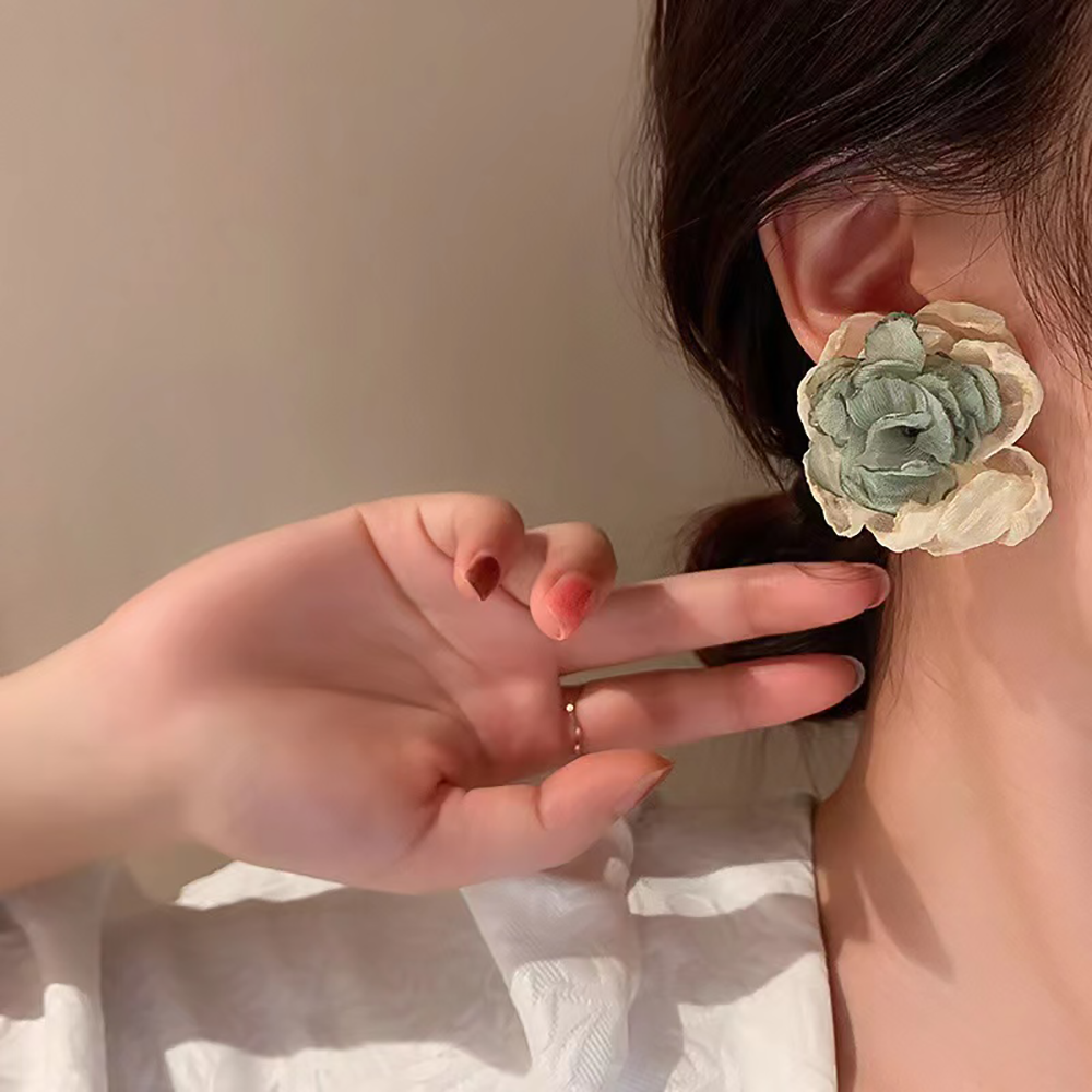 Boucles d'oreilles fleur en tissu faites à la main