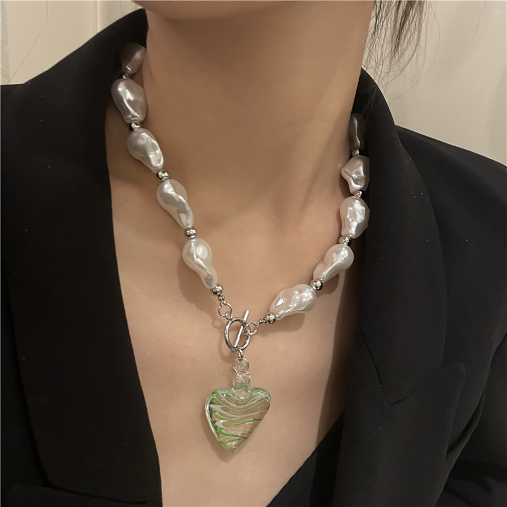 Vintage Love Pendant Pearl Necklace